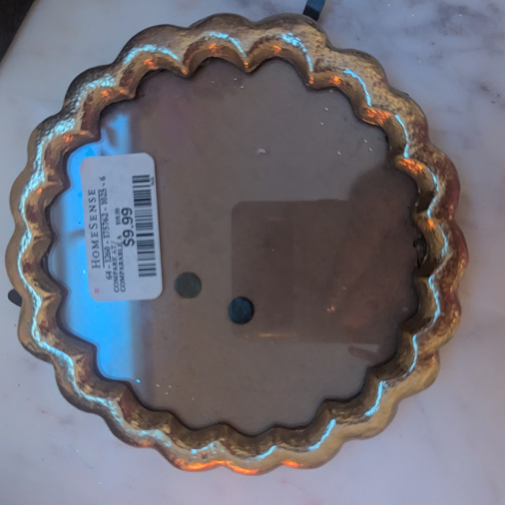 Gold Scalloped Photo Frame